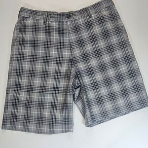 IZOD Perform X Golf Shorts Mens 36 Black Plaid Moisture Wicking Performance flaw